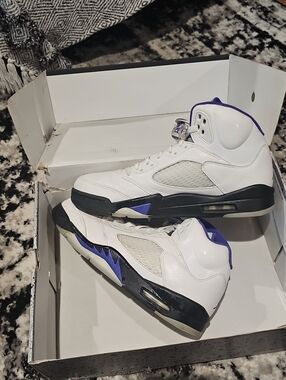 Nike Air Jordan 5 Retro sneakers in the Dark Concord Mens Sz 10